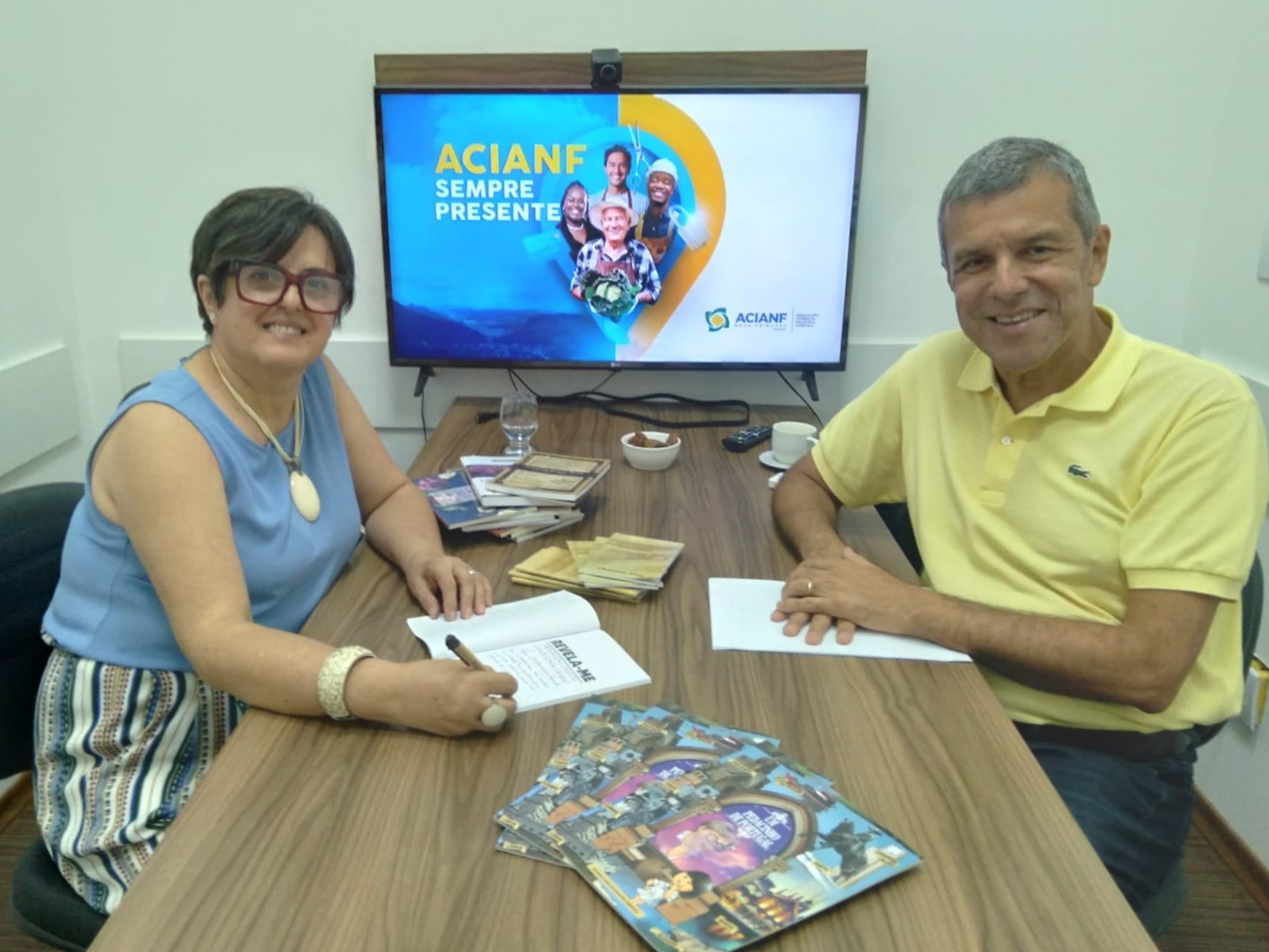 ACIANF recebe escritora Maureli Ambrósio no Café com o Presidente