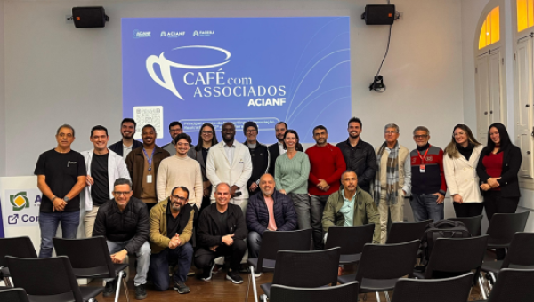 Café com Associados ACIANF reúne empresários para debater criatividade, inovação e futuro dos negócios